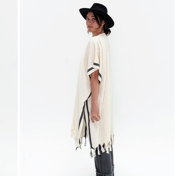 TOFINO TOWEL cover up - Picture 5 of 12